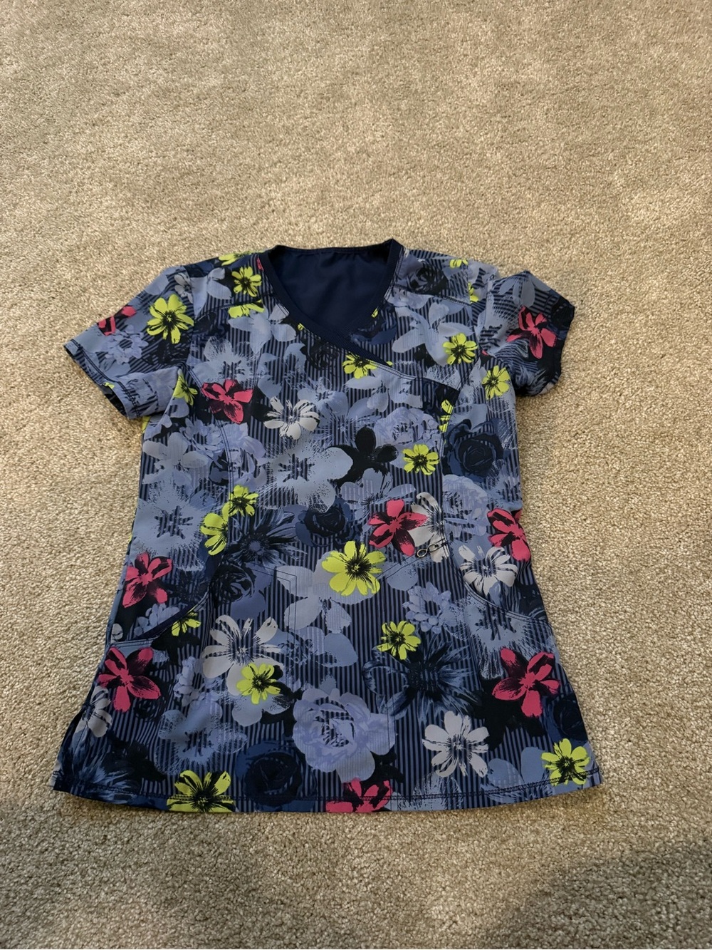 Cherokee Infinity Scrub Top size XS